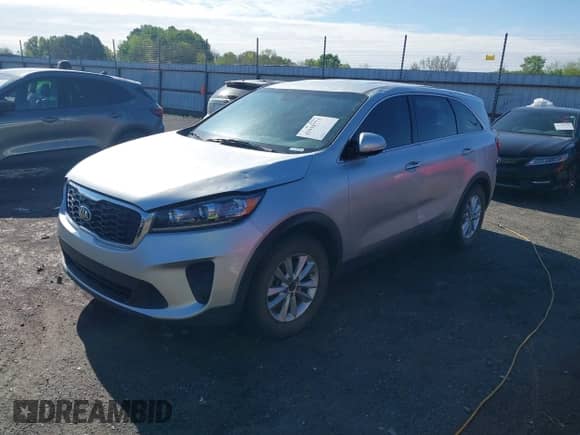 2020 Kia Sorento LX с VIN 5XYPG4A34LG647008, выставлен на аукционе IAAI как лот 41938773 с пробегом 98 917 миль миль и . История ставок и продаж доступна на DreamBid. Изображение 2.