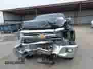 2016 Chevrolet Silverado 2500HD LTZ z VIN 1GC1KWE81GF192150, wystawiony jako IAAI lot #43063029 z przebiegiem 187 523 mil mil oraz . Historia ofert i sprzedaży dostępna na DreamBid. Obrazek 12.