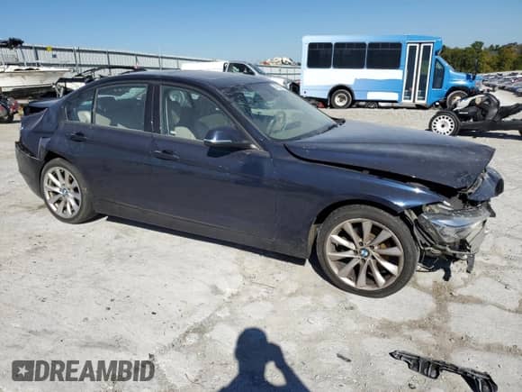 2013 BMW 3 Series 328i xDrive с VIN WBA3B3C53DF542273, выставлен на аукционе Copart как лот 74480694 с пробегом 141 849 миль миль и На запчасти • Non repairable. История ставок и продаж доступна на DreamBid. Изображение 4.