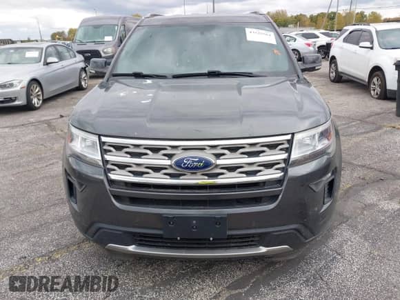 2018 Ford Explorer XLT z VIN 1FM5K7DH7JGA40847, wystawiony jako IAAI lot #43525561 z przebiegiem 85 342 mil mil oraz . Historia ofert i sprzedaży dostępna na DreamBid. Obrazek 6.