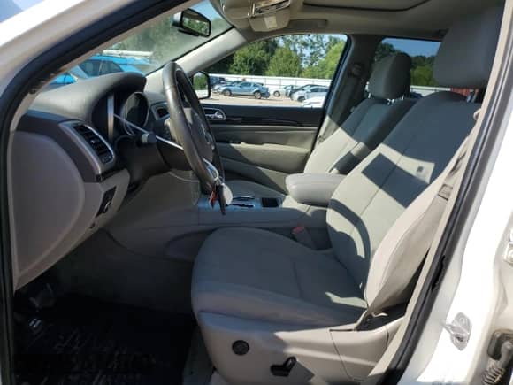 2012 Jeep Grand Cherokee Laredo z VIN 1C4RJEAG7CC137663, wystawiony jako Copart lot #71826435 z przebiegiem 96 982 mil mil oraz Szkoda całkowita • Salvage title. Historia ofert i sprzedaży dostępna na DreamBid. Obrazek 7.