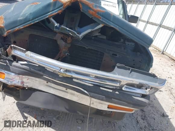 1994 Chevrolet Blazer z VIN 1GNCS13W3R0180933, wystawiony jako IAAI lot #41823501 z przebiegiem 259 563 mil mil oraz . Historia ofert i sprzedaży dostępna na DreamBid. Obrazek 6.