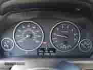 2015 BMW 3 Series 328i xDrive z VIN WBA3B3C58FF548900, wystawiony jako IAAI lot #42907192 z przebiegiem 131 853 mil mil oraz . Historia ofert i sprzedaży dostępna na DreamBid. Obrazek 7.