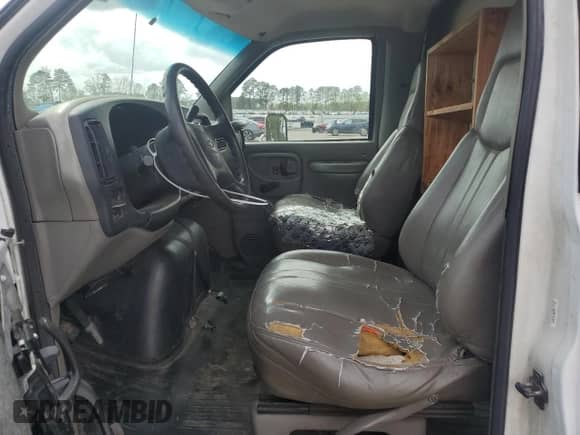 2001 Chevrolet Express Commercial E23 с VIN 1GBHG31R611147016, выставлен на аукционе Copart как лот 51247835 с пробегом Не указан миль и Списание • Salvage title. История ставок и продаж доступна на DreamBid. Изображение 7.