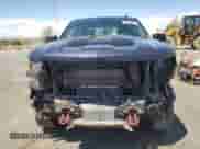 2024 Chevrolet Silverado 1500 Custom Trail Boss z VIN 3GCUDCE81RG113566, wystawiony jako Copart lot #54438685 z przebiegiem 28 275 mil mil oraz Szkoda całkowita • Salvage title. Historia ofert i sprzedaży dostępna na DreamBid. Obrazek 5.