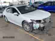 2022 Toyota Camry LE z VIN 4T1C11AK0NU069640, wystawiony jako IAAI lot #43105461 z przebiegiem 69 224 mil mil oraz . Historia ofert i sprzedaży dostępna na DreamBid. Obrazek 1.