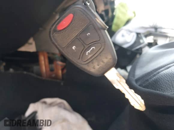 2014 Chrysler 200 Touring z VIN 1C3CCBBB6EN127610, wystawiony jako IAAI lot #43281672 z przebiegiem 102 043 mil mil oraz . Historia ofert i sprzedaży dostępna na DreamBid. Obrazek 11.