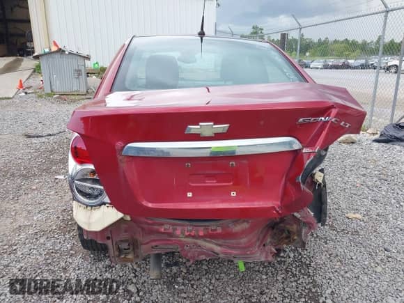 2012 Chevrolet Sonic LT z VIN 1G1JD5SBXC4177472, wystawiony jako IAAI lot #42549568 z przebiegiem 289 323 mil mil oraz . Historia ofert i sprzedaży dostępna na DreamBid. Obrazek 17.