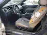 2012 Ford Mustang GT Premium z VIN 1ZVBP8FF0C5241642, wystawiony jako Copart lot #80863375 z przebiegiem 133 959 mil mil oraz Szkoda całkowita • Salvage title. Historia ofert i sprzedaży dostępna na DreamBid. Obrazek 7.