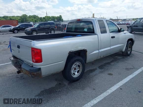 2007 Dodge Dakota ST with VIN 1D7HE22K97S211393, listed as a IAAI auction lot 42667615 with 223,726 mi miles and . Bid and sale history available at DreamBid. Image 4.