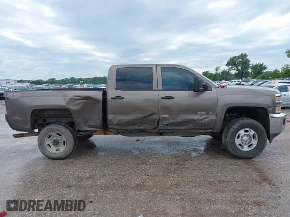 2015 Chevrolet Silverado 2500HD LT z VIN 1GC1KVEG0FF131663, wystawiony jako IAAI lot #42117911 z przebiegiem 144 511 mil mil oraz . Historia ofert i sprzedaży dostępna na DreamBid. Obrazek 13.