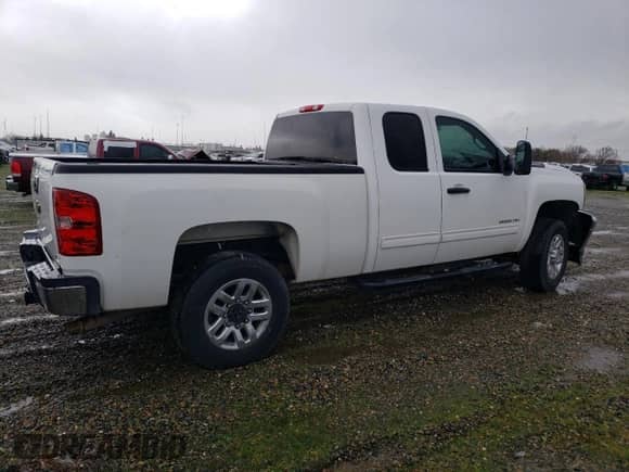 2011 Chevrolet Silverado 2500HD LT with VIN 1GC2KXCG1BZ106296, listed as a Copart auction lot 86207964 with 284,049 mi miles and Salvage title. Bid and sale history available at DreamBid. Image 3.