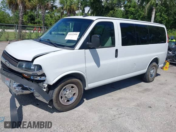 2018 Chevrolet Express Passenger LT с VIN 1GAZGMFP2J1320262, выставлен на аукционе IAAI как лот 43212956 с пробегом 65 015 миль миль и . История ставок и продаж доступна на DreamBid. Изображение 2.