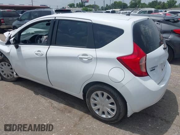 2015 Nissan Note SV z VIN 3N1CE2CP0FL445419, wystawiony jako IAAI lot #42646427 z przebiegiem 92 129 mil mil oraz . Historia ofert i sprzedaży dostępna na DreamBid. Obrazek 3.