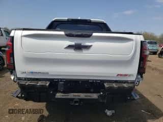 2024 Chevrolet Silverado EV RST z VIN 1GC40ZEL9RU301932, wystawiony jako Copart lot #54297145 z przebiegiem 5 502 mil mil oraz Szkoda całkowita • Salvage title. Historia ofert i sprzedaży dostępna na DreamBid. Obrazek 6.