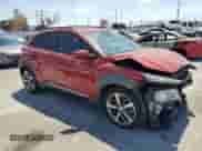 2020 Hyundai Kona Limited z VIN KM8K33A52LU411419, wystawiony jako Copart lot #70050625 z przebiegiem 56 657 mil mil oraz Szkoda całkowita • Salvage title. Historia ofert i sprzedaży dostępna na DreamBid. Obrazek 4.