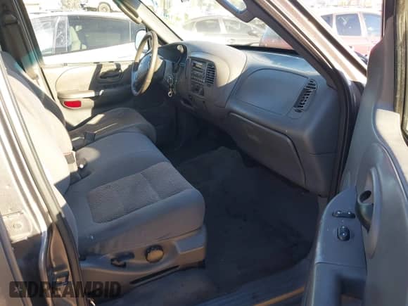 2003 Ford F-150 XLT z VIN 1FTRW07L53KB69428, wystawiony jako IAAI lot #43473977 z przebiegiem 241 209 mil mil oraz . Historia ofert i sprzedaży dostępna na DreamBid. Obrazek 5.