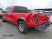 2005 GMC Sierra 1500 SLE с VIN 1GTEC19V25Z106194, выставлен на аукционе IAAI как лот 42120969 с пробегом 85 907 миль миль и . История ставок и продаж доступна на DreamBid. Изображение 3.