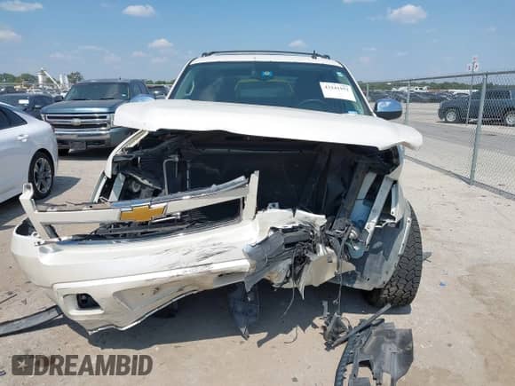 2013 Chevrolet Avalanche LTZ with VIN 3GNTKGE78DG105996, listed as a IAAI auction lot 43241952 with 142,025 mi miles and . Bid and sale history available at DreamBid. Image 6.