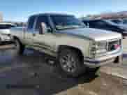 1998 GMC Sierra 1500 z VIN 1GTEC19MXWE559415, wystawiony jako Copart lot #79894184 z przebiegiem 114 711 mil mil oraz Szkoda całkowita • Salvage title. Historia ofert i sprzedaży dostępna na DreamBid. Obrazek 4.