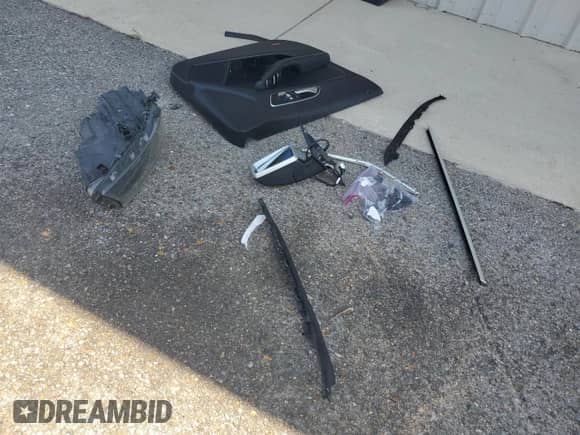 2017 Mercedes-Benz CLA 250 с VIN WDDSJ4EBXHN468071, выставлен на аукционе Copart как лот 80714705 с пробегом 79 000 миль миль и Списание • Salvage title. История ставок и продаж доступна на DreamBid. Изображение 12.