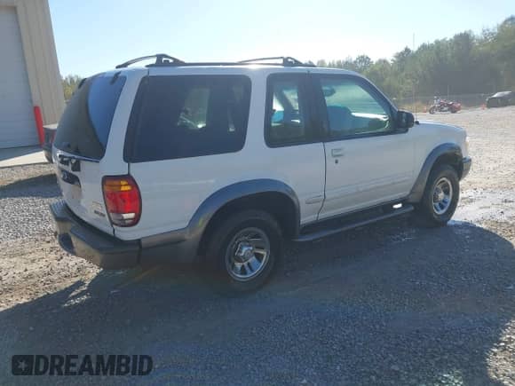 1999 Ford Explorer with VIN 1FMYU22E5XUC17179, listed as a IAAI auction lot 43424281 with 200,370 mi miles and . Bid and sale history available at DreamBid. Image 4.