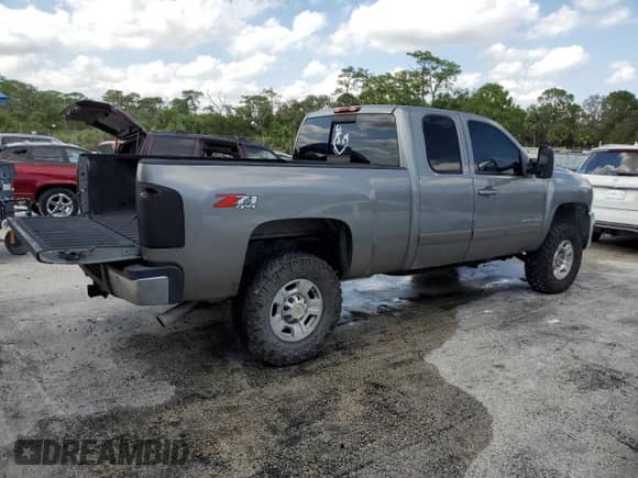 2007 Chevrolet Silverado 2500HD Work Truck с VIN 1GCHK29K37E589913, выставлен на аукционе Copart как лот 75908954 с пробегом 269 175 миль миль и Списание • Salvage title. История ставок и продаж доступна на DreamBid. Изображение 3.