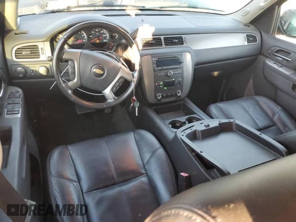 2011 Chevrolet Suburban LT z VIN 1GNSKJE33BR395289, wystawiony jako Copart lot #71931345 z przebiegiem 214 658 mil mil oraz Szkoda całkowita • Salvage title. Historia ofert i sprzedaży dostępna na DreamBid. Obrazek 8.