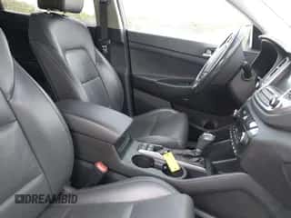 2017 Hyundai Tucson Sport z VIN KM8J33A26HU583638, wystawiony jako IAAI lot #43340259 z przebiegiem 124 048 mil mil oraz . Historia ofert i sprzedaży dostępna na DreamBid. Obrazek 5.