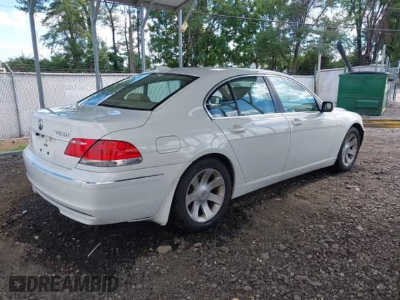 2006 BMW 7 Series 750i z VIN WBAHL83586DT04272, wystawiony jako IAAI lot #43068372 z przebiegiem 144 074 mil mil oraz . Historia ofert i sprzedaży dostępna na DreamBid. Obrazek 4.
