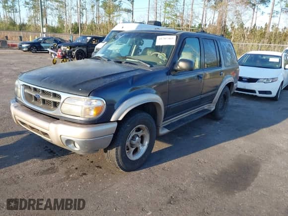 2000 Ford Explorer Eddie Bauer with VIN 1FMZU64EXYZC64768, listed as a IAAI auction lot 41787465 with 204,133 mi miles and . Bid and sale history available at DreamBid. Image 2.