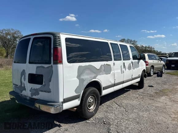 2002 Chevrolet Express с VIN 1GAHG39R921243538, выставлен на аукционе Copart как лот 47266075 с пробегом 512 936 миль миль и Чистый • Clean title. История ставок и продаж доступна на DreamBid. Изображение 4.