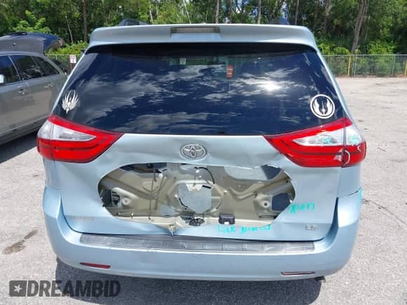 2017 Toyota Sienna LE Auto Access Seat с VIN 5TDKZ3DC6HS888752, выставлен на аукционе IAAI как лот 43216076 с пробегом 105 314 миль миль и . История ставок и продаж доступна на DreamBid. Изображение 6.