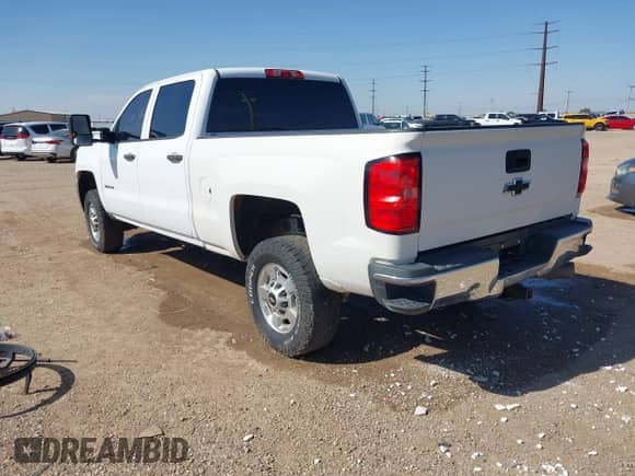 2015 Chevrolet Silverado 2500HD Work Truck z VIN 1GC1KUE81FF569806, wystawiony jako IAAI lot #42896050 z przebiegiem 160 673 mil mil oraz . Historia ofert i sprzedaży dostępna na DreamBid. Obrazek 3.