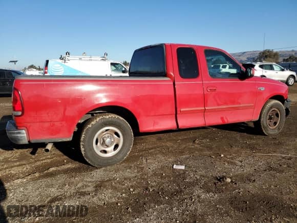2001 Ford F-150 with VIN 2FTZX17281CA43267, listed as a Copart auction lot 85808284 with 324,614 mi miles and Salvage title. Bid and sale history available at DreamBid. Image 3.