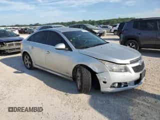 2014 Chevrolet Cruze 2LT z VIN 1G1PE5SB9E7271576, wystawiony jako Copart lot #62423055 z przebiegiem 169 924 mil mil oraz Szkoda całkowita • Salvage title. Historia ofert i sprzedaży dostępna na DreamBid. Obrazek 4.