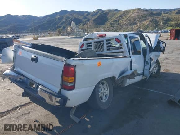 2000 Chevrolet Silverado 1500 LS with VIN 2GCEC19T9Y1114935, listed as a IAAI auction lot 41939530 with Not provided miles and . Bid and sale history available at DreamBid. Image 4.