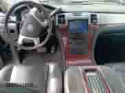 2013 Cadillac Escalade Premium z VIN 1GYS4CEFXDR133680, wystawiony jako Copart lot #69804345 z przebiegiem 156 754 mil mil oraz Szkoda całkowita • Salvage title. Historia ofert i sprzedaży dostępna na DreamBid. Obrazek 8.