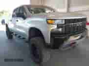 2020 Chevrolet Silverado 1500 Custom Trail Boss z VIN 1GCPYCEF2LZ142341, wystawiony jako IAAI lot #43430476 z przebiegiem 55 401 mil mil oraz . Historia ofert i sprzedaży dostępna na DreamBid. Obrazek 1.