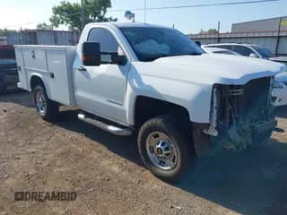 2017 Chevrolet Silverado 2500HD Work Truck z VIN 1GB0KUEG1HZ385636, wystawiony jako IAAI lot #42788486 z przebiegiem 154 591 mil mil oraz . Historia ofert i sprzedaży dostępna na DreamBid. Obrazek 1.