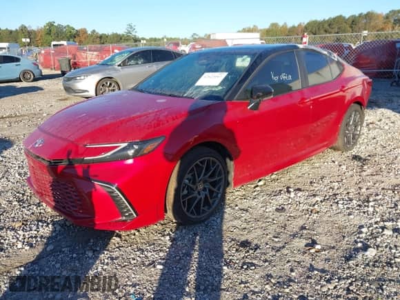 2025 Toyota Camry LE z VIN 4T1DAACK2SU005015, wystawiony jako IAAI lot #42623067 z przebiegiem 13 309 mil mil oraz . Historia ofert i sprzedaży dostępna na DreamBid. Obrazek 17.