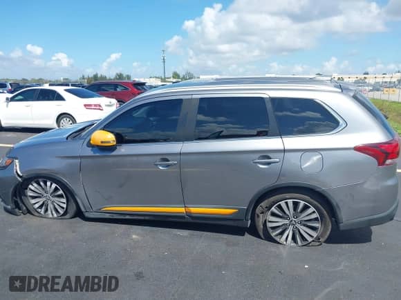 2019 Mitsubishi Outlander ES z VIN JA4AZ3A3XKZ020513, wystawiony jako IAAI lot #43344203 z przebiegiem 121 168 mil mil oraz . Historia ofert i sprzedaży dostępna na DreamBid. Obrazek 14.