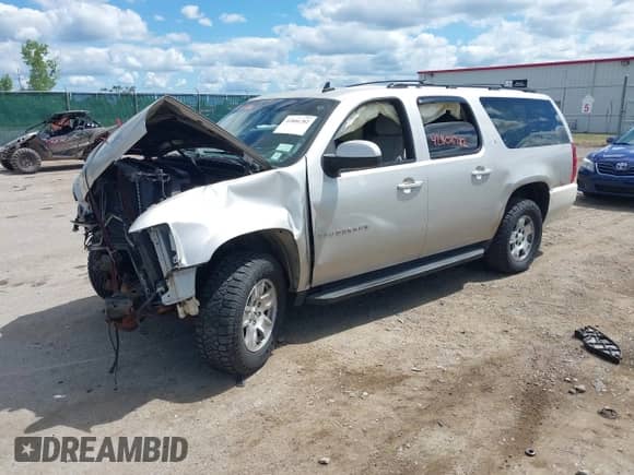 2008 Chevrolet Suburban LTZ с VIN 1GNFC16028R140953, выставлен на аукционе IAAI как лот 42806282 с пробегом 147 814 миль миль и . История ставок и продаж доступна на DreamBid. Изображение 2.