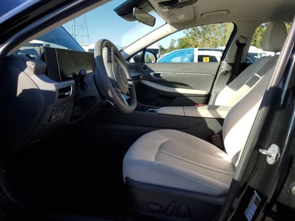 2025 Hyundai Sonata SEL z VIN KMHL64JA7SA436749, wystawiony jako Copart lot #89546135 z przebiegiem 21 816 mil mil oraz Nie do naprawy • Non repairable. Historia ofert i sprzedaży dostępna na DreamBid. Obrazek 7.