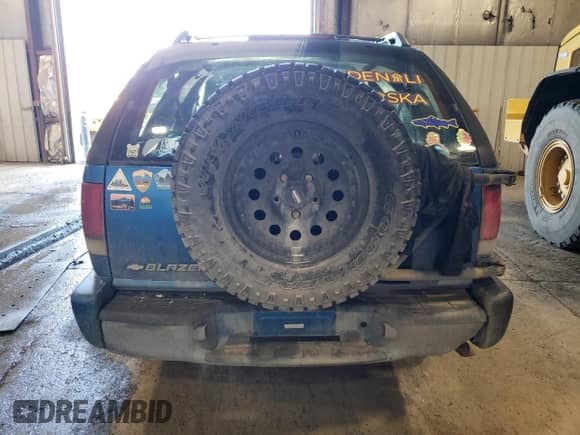 2000 Chevrolet Blazer LS с VIN 1GNCT18W6YK232581, выставлен на аукционе Copart как лот 60684535 с пробегом 187 093 миль миль и Чистый • Clean title. История ставок и продаж доступна на DreamBid. Изображение 6.