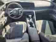 2024 Hyundai Elantra SEL z VIN KMHLS4DG7RU700606, wystawiony jako Copart lot #69964995 z przebiegiem 29 256 mil mil oraz Szkoda całkowita • Salvage title. Historia ofert i sprzedaży dostępna na DreamBid. Obrazek 8.