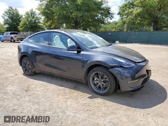 2024 Tesla Model Y Long Range with VIN 7SAYGDEE6RF131123, listed as a Copart auction lot 70685005 with 10,032 mi miles and Salvage title. Bid and sale history available at DreamBid. Image 4.