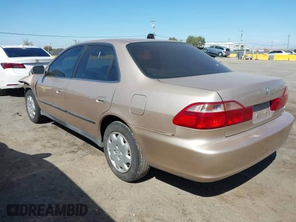 2000 Honda Accord LX с VIN 3HGCG6657YG707491, выставлен на аукционе IAAI как лот 43111210 с пробегом 122 416 миль миль и . История ставок и продаж доступна на DreamBid. Изображение 3.
