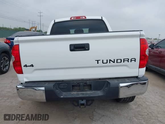 2017 Toyota Tundra SR5 z VIN 5TFEW5F14HX220598, wystawiony jako IAAI lot #42244935 z przebiegiem 95 617 mil mil oraz . Historia ofert i sprzedaży dostępna na DreamBid. Obrazek 17.