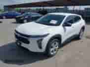 2024 Chevrolet Trax LS с VIN KL77LFE26RC028932, выставлен на аукционе IAAI как лот 42316282 с пробегом 18 970 миль миль и . История ставок и продаж доступна на DreamBid. Изображение 2.